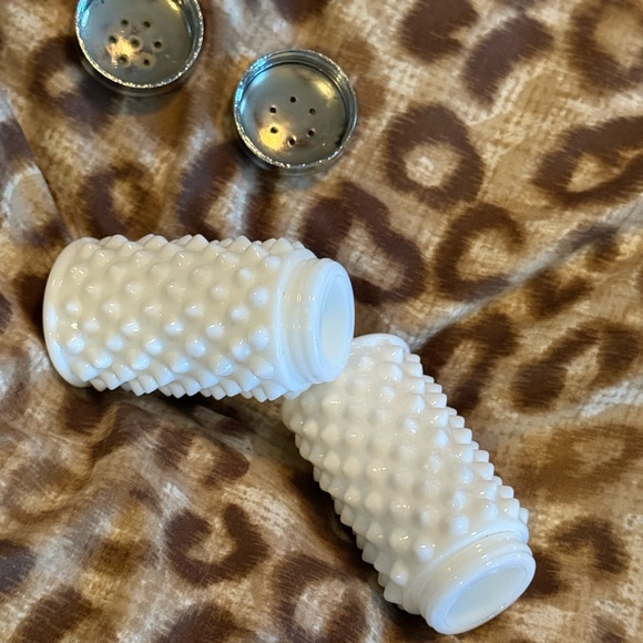 Fenton White Hobnail Salt and Pepper Shakers with Silver Tops EUC - Picture 15 of 16